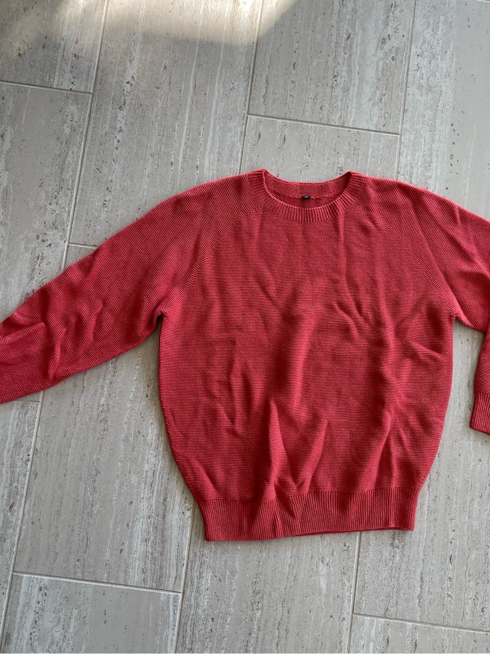 Uniqlo Textured Knit Crewneck Sweater in Coral